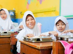 Kemenag Rilis Panduan Makan Bergizi Gratis di Pesantren, Cek di Sini!
