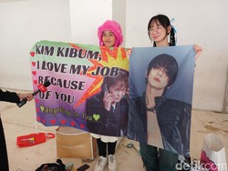 Antusiasme Shawol Lihat Key SHINee di HUT ke-23 Transmedia