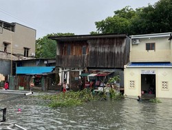 Banjir Makassar Rendam 70 Rumah di Jalan Inspeksi Kanal, 410 Warga Terdampak