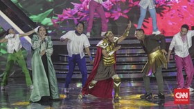 FOTO: Hentak Joget Caisar YKS dan Soimah di HUT Transmedia 23