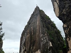 Menengok Bukit Marmer-Danau di Wisata Alam Nausus TTS
