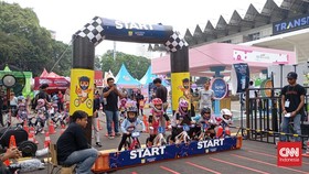 Balita dan Orang Tua Heboh Ikut Lomba Push Bike di HUT Transmedia 23