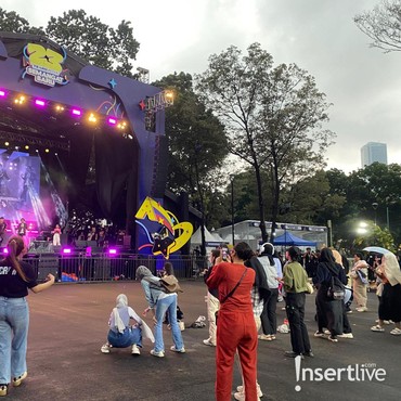 Antusiasme Pengunjung saat Random Play Dance di HUT Transmedia ke-23