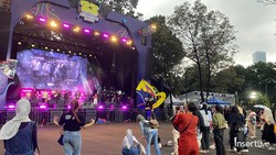 Antusiasme Pengunjung saat Random Play Dance di HUT Transmedia ke-23