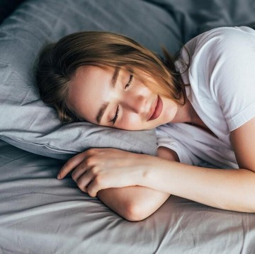 5 Makanan yang Dapat Membantu Tidur Lebih Nyenyak, Didukung Ahli!