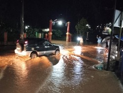 Sungai Wiroko Wonogiri Meluap, Jalan ke Kecamatan Tirtomoyo Ditutup