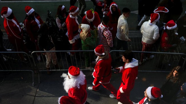 FOTO: New York City Diserbu Ribuan Sinterklas
