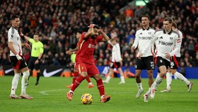 FOTO: 10 Pemain Liverpool Susah Payah Raih Poin di Anfield