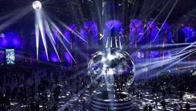 FOTO: Grand Palais des Glaces, Gelanggang Es Indoor Terbesar di Dunia