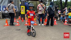 Peserta Niat Rogoh Seharga Motor Demi Push Bike di HUT Transmedia