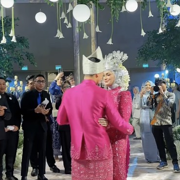 Momen Anak Putri Zulhas dan Putra Zumi Zola Berduet di Pernikahan Ortu Disorot