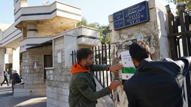 Sekolah di Suriah kembali dibuka sepekan usai Presiden Bashar al-Assad digulingkan, hal ini jadi tanda-tanda baik situasi menuju normal.