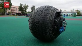 VIDEO: Robot Canggih Buatan China Bantu Patroli Polisi