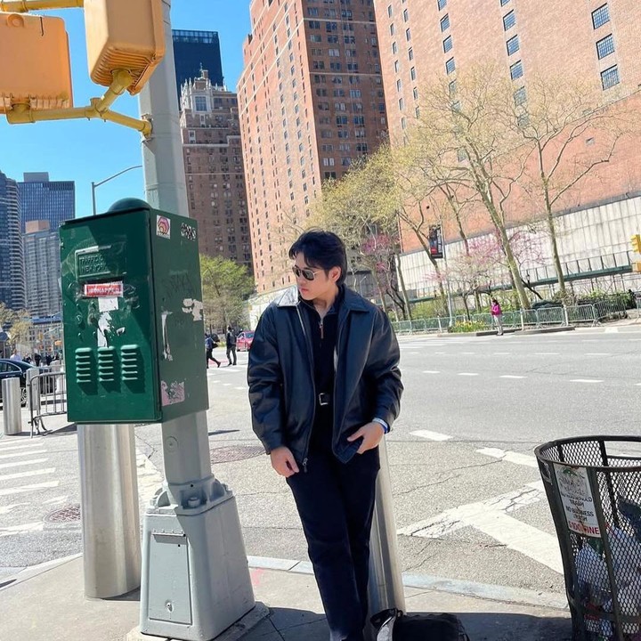 <p>Banyak netizen yang turut terpesona dengan wajah tampan Adrian, nih. Mereka pun berharap agar Adrian selalu diberikan kesehatan dan kesuksesan. (Foto: Instagram: @adrian_bago)</p>