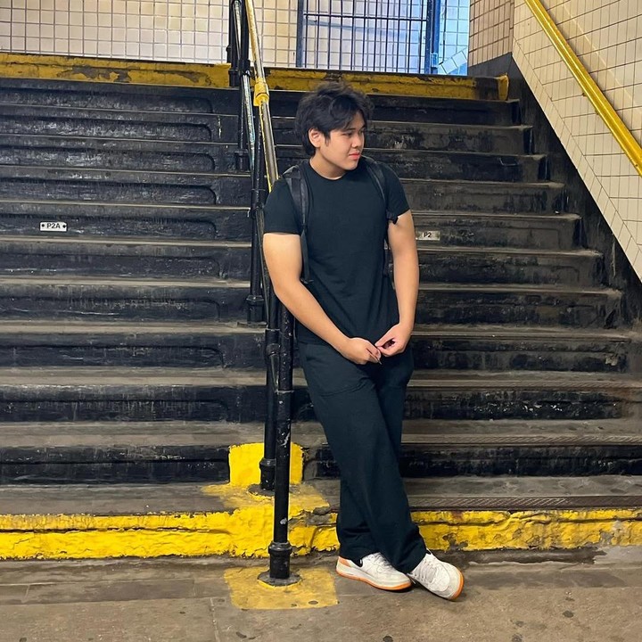 <p>"Adrian keren, sehat dan sukses selalu, ya. Salam termanis buat Bunda Mitha idola sepanjang masa," kata seorang netizen dengan emotikon hati. "Keren banget Adrian," ujar netizen lainnya. (Foto: Instagram: @adrian_bago)</p>