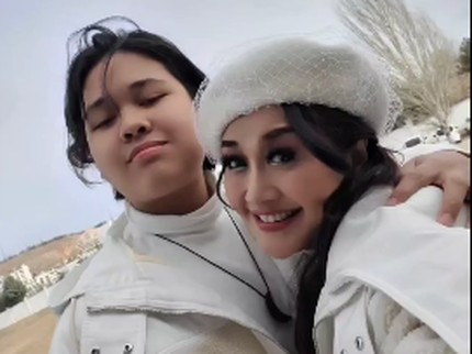 7 Potret Adrian Bago, Putra Paramitha Rusady yang Jarang Diekspose & Kini Sudah Dewasa
