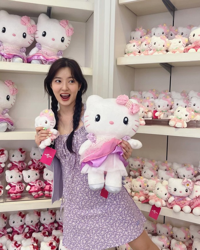 Fakta menarik terakhir tentang Jo Soo Min adalah sang aktris menggemari karakter Hello Kitty dan Snoopy yang sangat cocok dengan kepribadiannya yang periang, manis, serta penuh semangat./ Foto: instagram.com/soominn_jo