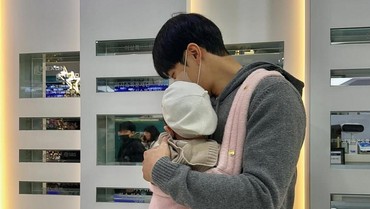 Gemas, Lee Seung Gi Perdana Pamer Foto Bareng Anak