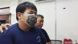 Ibu Pelaku Penganiayaan Pegawai Toko Roti Curhat Tertekan dan Minta Maaf ke Publik