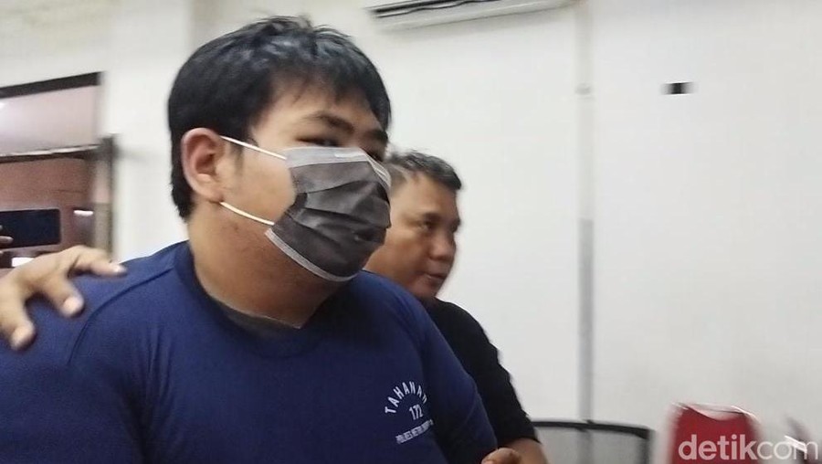 George Sugama Halim, anak bos toko roti ditetapkan sebagai tersangka penganiayaan karyawati. George Sugama Halim, anak bos toko roti ditetapkan sebagai tersangka penganiayaan karyawati.