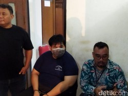 Video: Anak Bos Toko Roti Jaktim Tertunduk Lesu Berbaju Tahanan