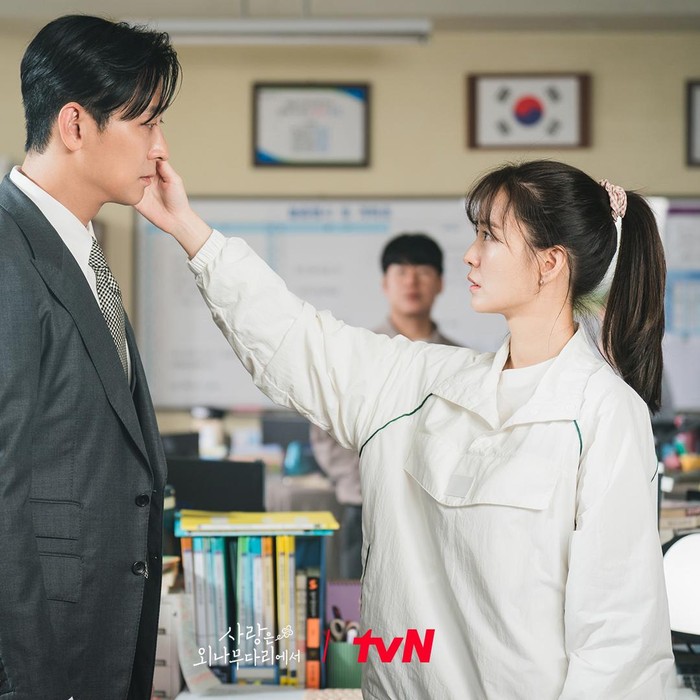 Ju Ji Hoon dan Jung Yu Mi dalam drama Love Your Enemy/ Foto: Instagram.com/tvn_drama