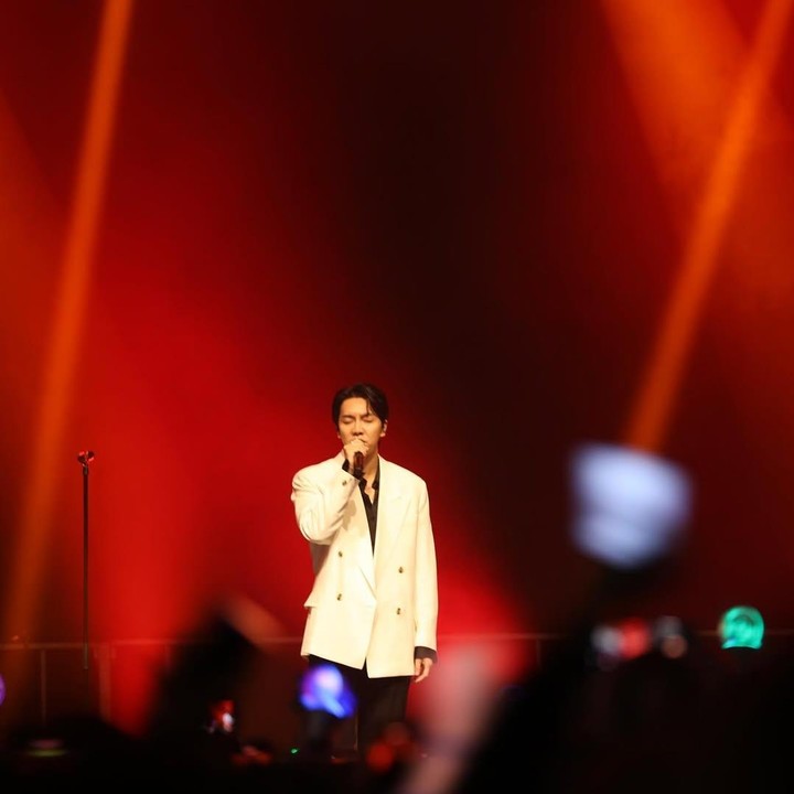<p>Kisah asmaranya bersama Lee Da In mulanya dikonfirmasi oleh agensi Lee Seung Gi pada 24 Mei 2021. Dua tahun setelah kabar itu muncul, tepatnya pada 7 April 2023, Lee Seung Gi dan Lee Da In melangsungkan pernikahan.(Foto: Instagram @leeseunggi.official)</p>