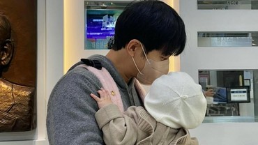 Pesan Lee Seung Gi Saat Unggah Foto Bareng Anak