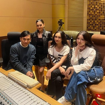 Lirik Lagu Apa Artinya Aku - Yovie Widianto, Lyodra, Tiara Andini, & Ziva Magnolya