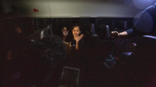 Terpidana mati Mary Jane Veloso sudah diberangkatkan dari Lapas Pondok Bambu ke Bandara Soetta untuk dipindahkan ke negara asalnya, Filipina.