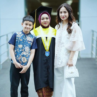 Mbak Lala Wisuda S-1 Ditemani Nagita Slavina, Biaya Kuliah Jadi Sorotan