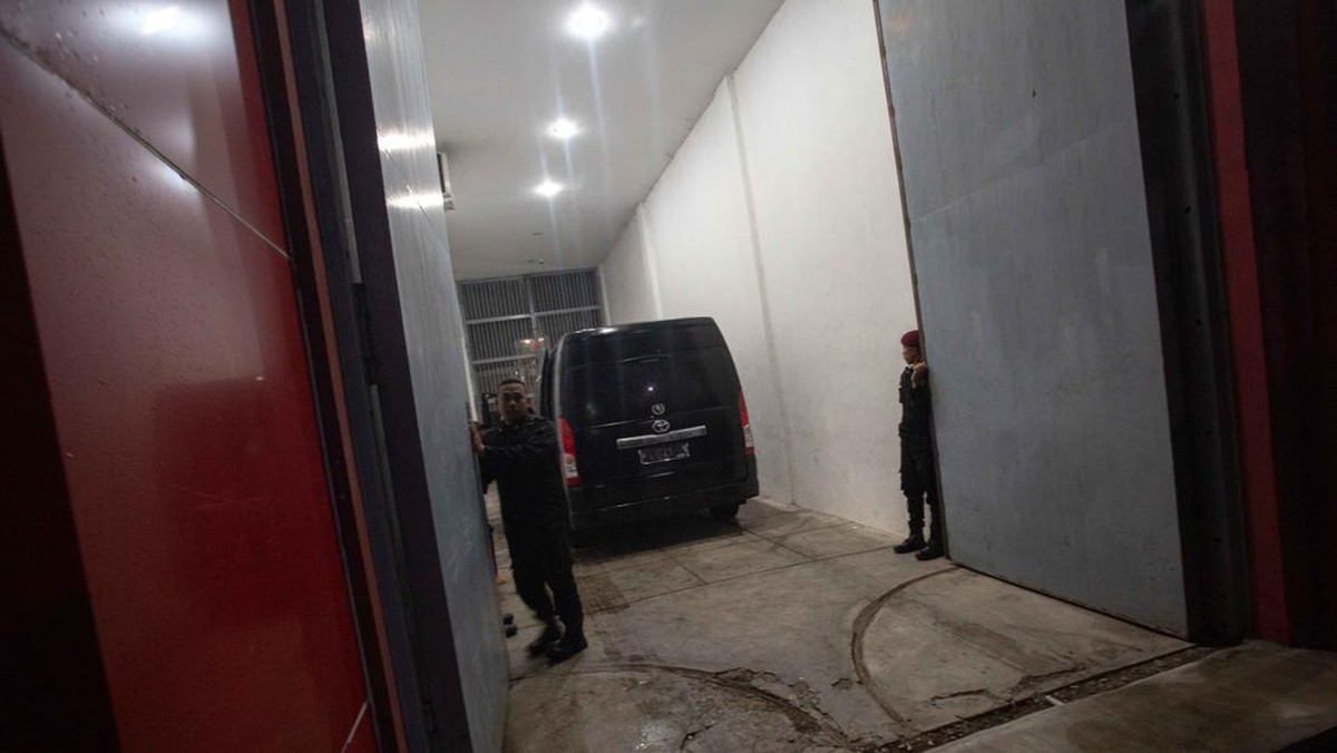 FOTO: Detik-detik Mary Jane Tinggalkan Lapas Jogja