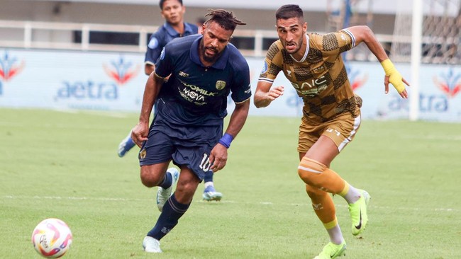 Dewa United meraih kemenangan 4-0 atas Persita Tangerang pada pekan ke-15 Liga 1 di Stadion Pakansari, Cibinong, Kabupaten Bogor, Senin (16/12) sore WIB.