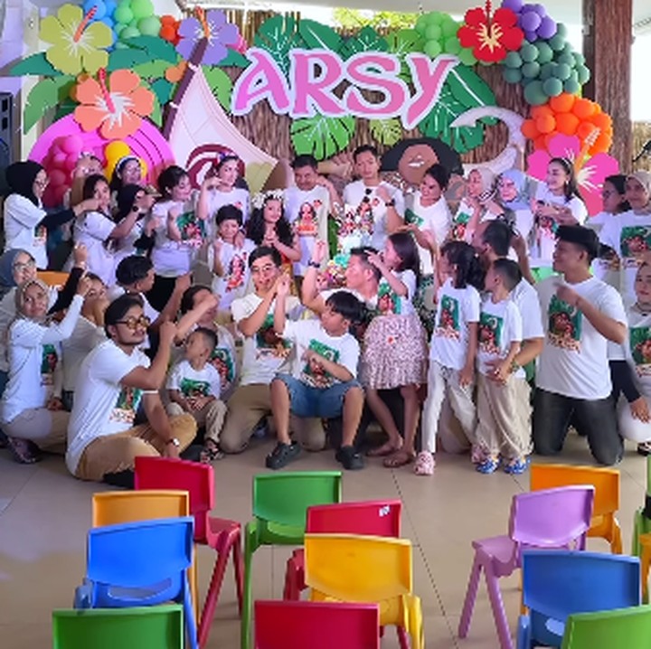 <p>Dalam rangka merayakan ulang tahun sang putri, Anang dan Ashanty membuat pesta meriah, Bunda. Perayaan ulang tahun Arsy kali ini digelar di Bali dan mengangkat tema Moana. (Foto: Instagram: @ashanty_ash)</p>