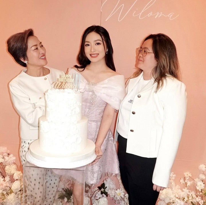 <p>Artis cantik Natasha Wilona baru saja berayakan ulang tahunnya yang ke-26, Bunda. Dalam rangka merayakan pertambahan usianya, ia pun membuat pesta kecil-kecilan. (Foto: Instagram: @natashawilona12)</p>