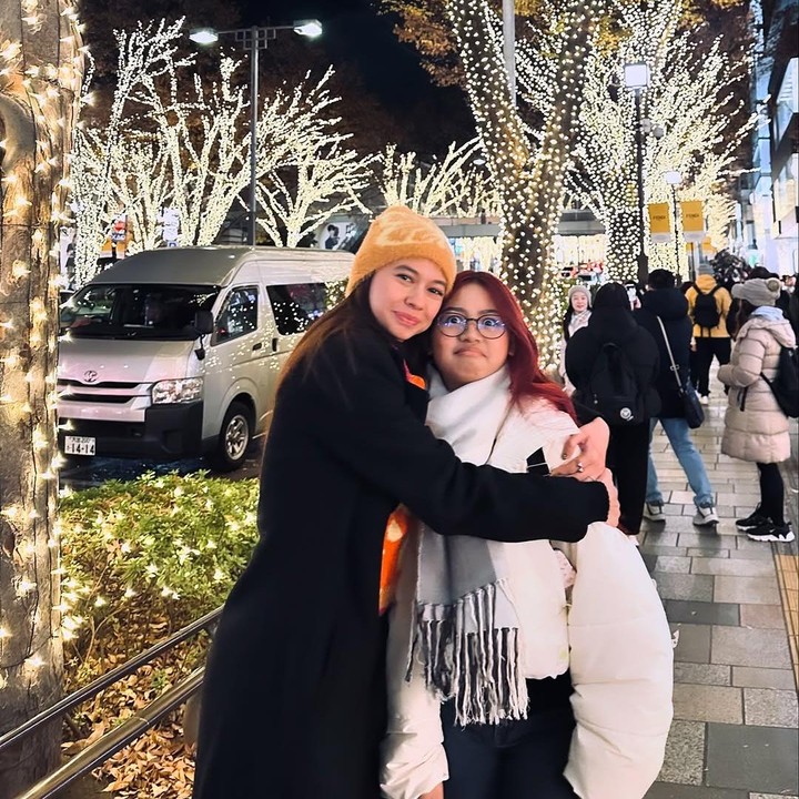 <p>Perayaan ulang tahun Sakura ini dilangsungkan di kampung halaman sang ayah di Jepang. Dalam unggahannya, Yuki menuliskan caption dalam bahasa Jepang untuk memberikan ucapan selama ulang tahun ke Sakura, "Selamat ulang tahun adeeeeeek," tulisnya. (Foto: Instagram @yukikt)</p>