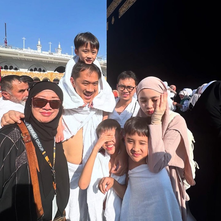 <p>Momen kebersamaan mereka pun turut dibagikan langsung oleh Zaskia pada laman Instagram-nya. Mereka terlihat selalu bersama dan tidak terpisahkan. (Foto: Instagram @zaskiadyamecca)</p>