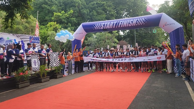 Menyambut Tahun Baru 2025 dengan penuh semangat, Bank Jateng menggelar Grobogan Fun Run 5K 2024, Minggu (15/12).