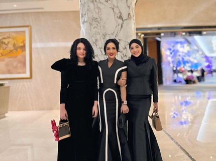 Penampilan Aurel Tuai Pujian saat Pose Bareng Krisdayanti & Amora, Body Goals Banget