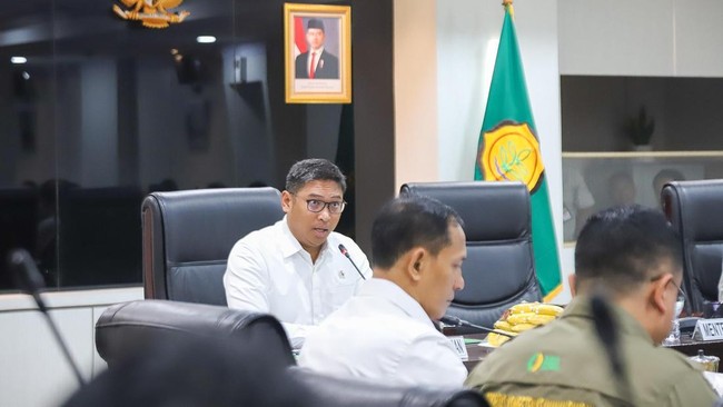 Target pembukaan 1 juta hektare lahan baru ini merupakan bagian dari upaya mencapai swasembada pangan, khususnya jagung.