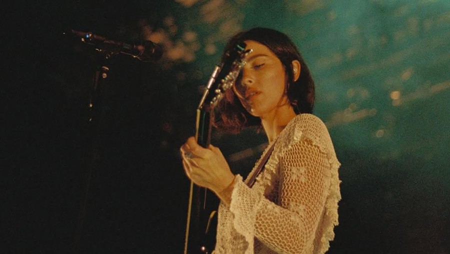 Gracie Abrams Gracie Abrams sedang naik daun dengan lagu viral That's So True.