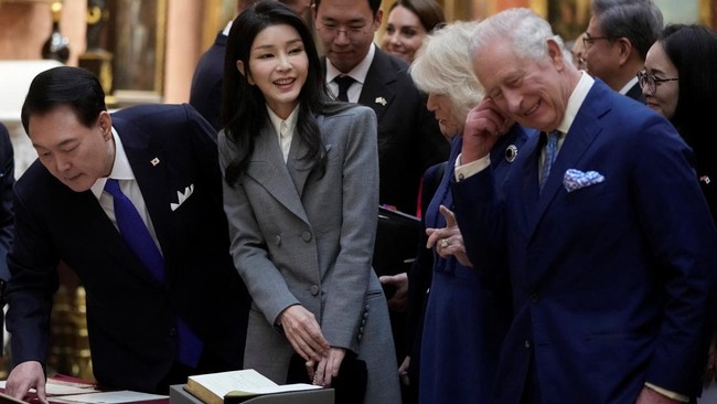 Ibu Negara Korsel Kim Keon Hee ikut menjadi sorotan kala sang suami Presiden Yoon Suk Yeol dimakzulkan dan dituduh memberontak imbas menerapkan darurat militer.