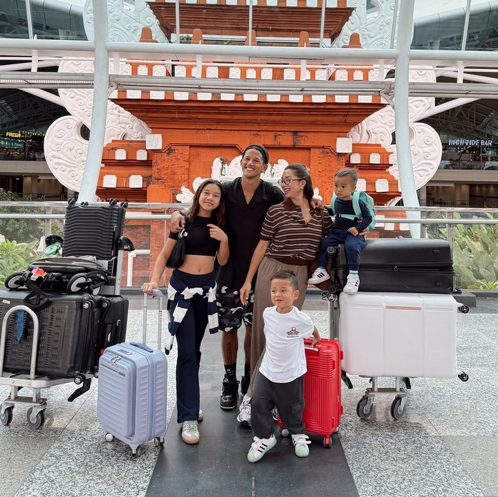 <p>Momen itu dibagikan oleh Jennifer yang tak sabar bertemu putranya."Kenji kami siap datang padamuuuuu," tulis Jennifer, dikutip dari laman <em>Instagram@jenniferbachdim,</em> Selasa (17/12/2024). (Foto: Instagram@jenniferbachdim)</p>