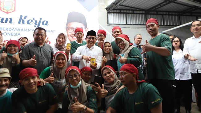 Muhaimin menyampaikan, pemberdayaan masyarakat melalui penguatan UMKM, Koperasi, dan Ekraf yang berkelanjutan jadi kunci untuk membantu masyarakat naik kelas.