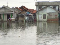 Banjir Rob Rendam 8 Desa di Karawang, Sekolah Ikut Terdampak