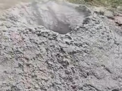 Viral Lubang-lubang di Kebun Warga Ngada NTT Semburkan Lumpur Panas