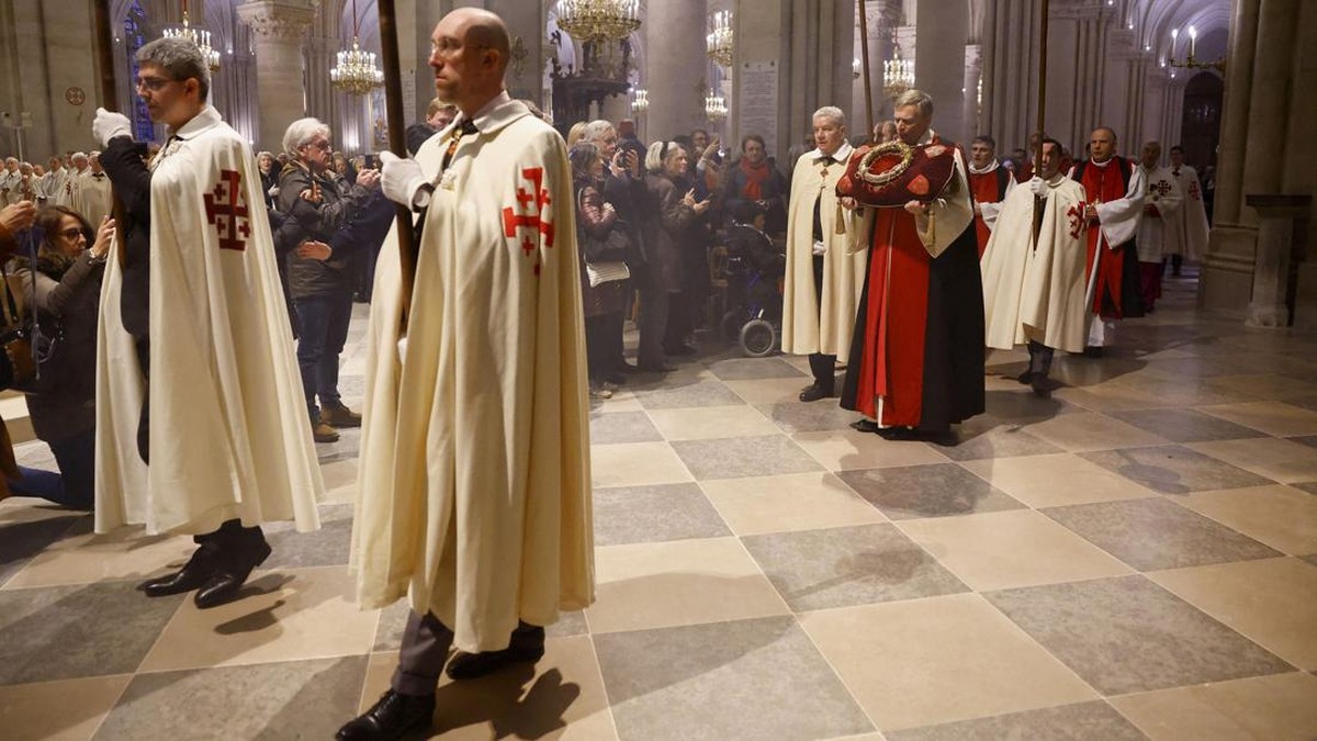 FOTO: Mahkota Duri Yesus Kembali Jadi Ikon di Notre Dame