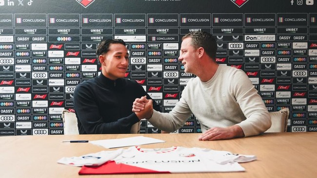 Media Belanda, Voetbal Primeur menyebut Miliano Jonathans rela menolak timnas junior Belanda demi gabung Timnas Indonesia.