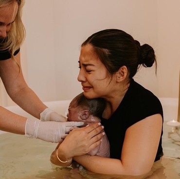 Mengenal Water Birth, Metode Persalinan Nikita Willy Saat Lahirkan Anak Kedua