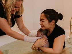 Minim Trauma Saat Melahirkan, Ini Deretan Artis yang Pilih Metode Water Birth